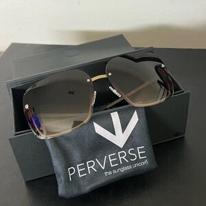 NIB Perverse Fashion Women's Sunglasses Gold Gray Fringe Hinge Square Shades